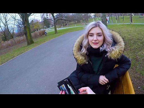 ❤️ Поглъщане на горещата сперма на непознат за пари - свирка в парка от Eva Elfie Ебане видео в bg.desixxxtube.ru